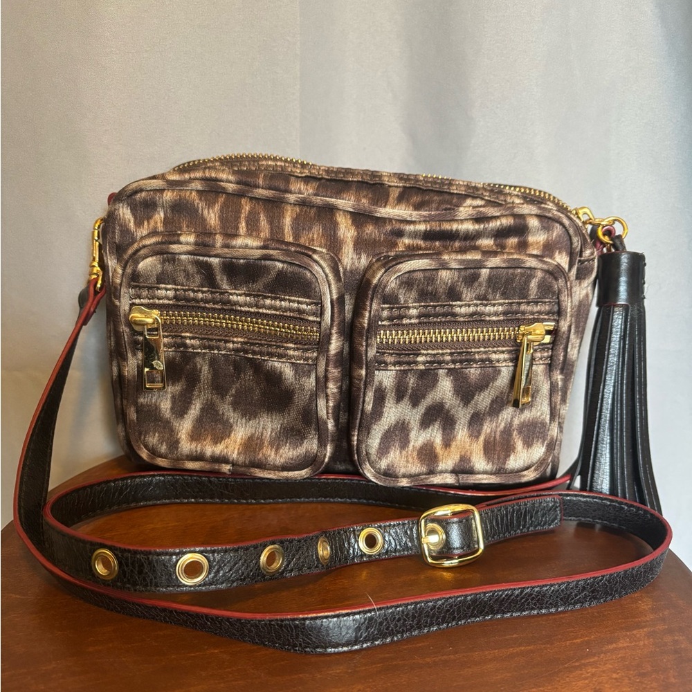 B MAKOWSKY Leopard Print Crossbody Bag- Used excellent condition!